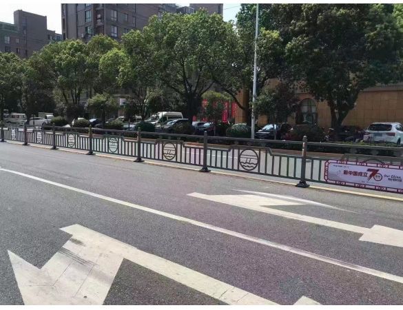 道路隔斷護(hù)欄-道路隔斷護(hù)欄